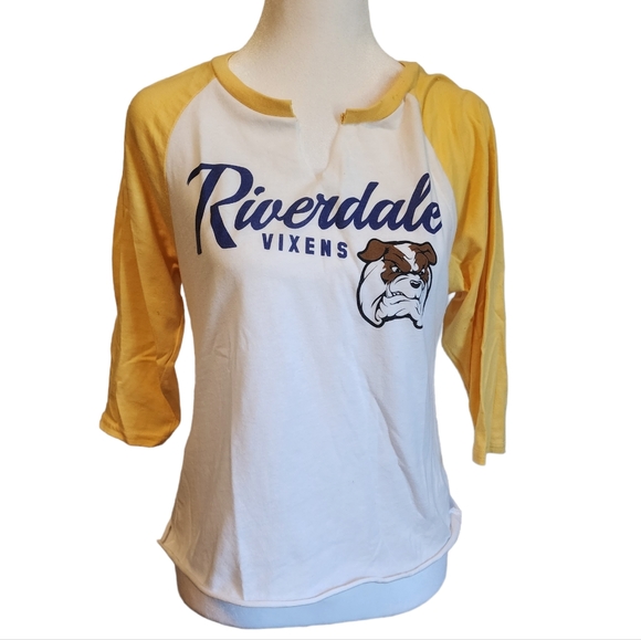 RIVERDALE Vixens Cropped 3/4 Sleeve Split Neckline Baseball Tee - Picture 2 of 8